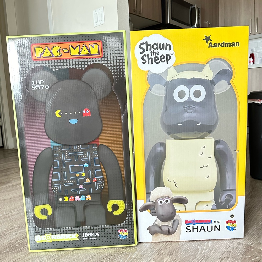 bear bricks 1000% New!!!! Unbox Pac-Man and Shaun the Sheep ( 2 of them )